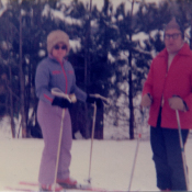 granny-and-gramps-skiing
